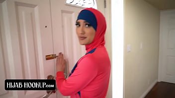 Perfect Assed Gal With Hijab Chloe Amour Makes Pussy Payment