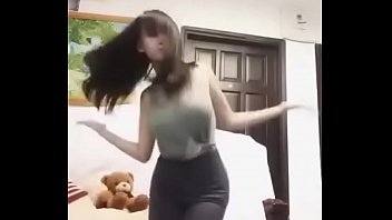 Huyền Anh nhảy sexy theo nhạc chuông iPhone remix